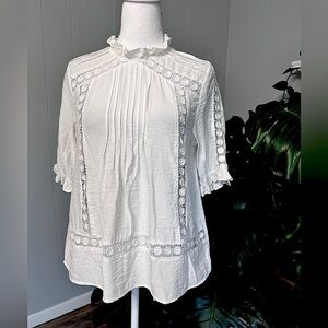 🛍️ Flawless Lace trimmed super cute Top Size Small